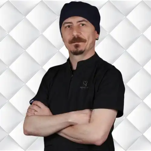 Dr.-Egemen-Aras.webp